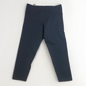 NWOT Soft Black Crop Leggings with phone pockets sz L